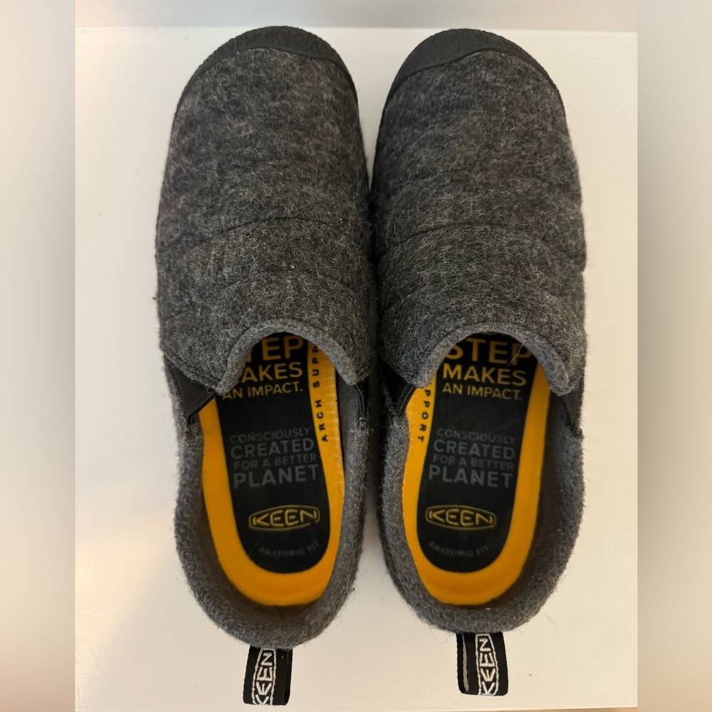 Keen Howser Slippers Size 9.5